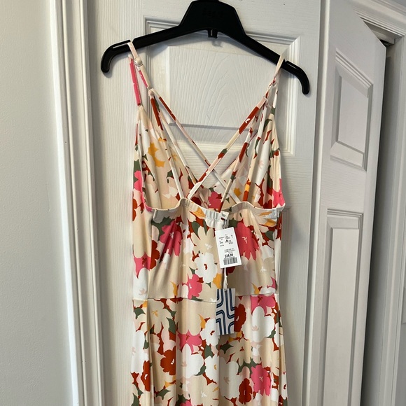 Floral maxi dress, soft stretch fabric, cross straps on back. Unworn with tags. - Picture 2 of 2